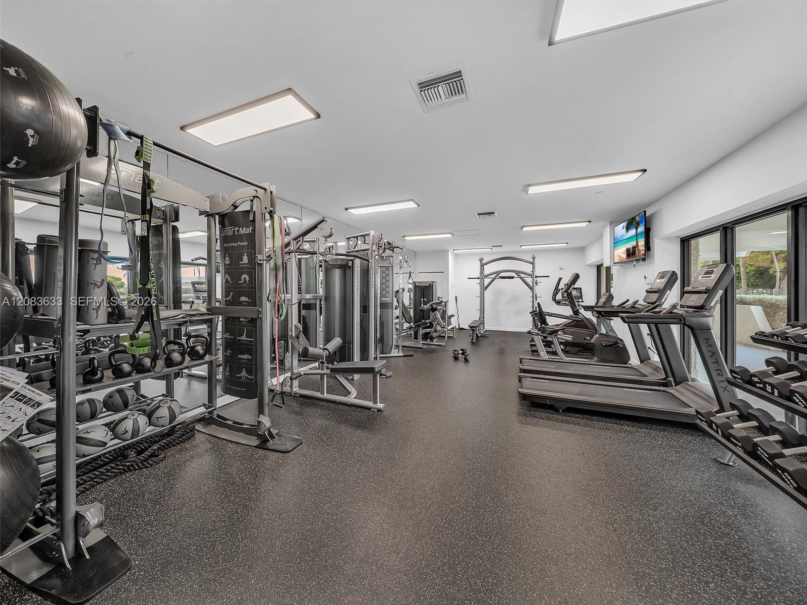 2625 Collins Ave # 910