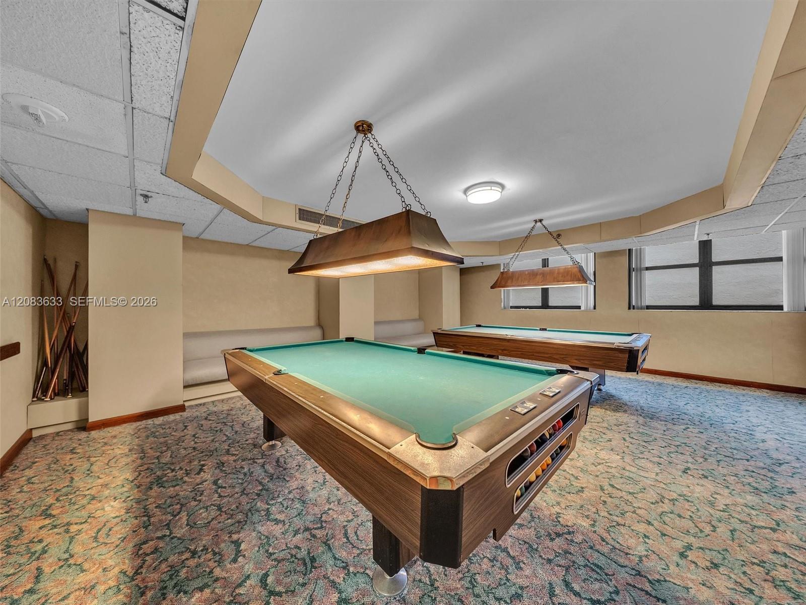 2625 Collins Ave # 910