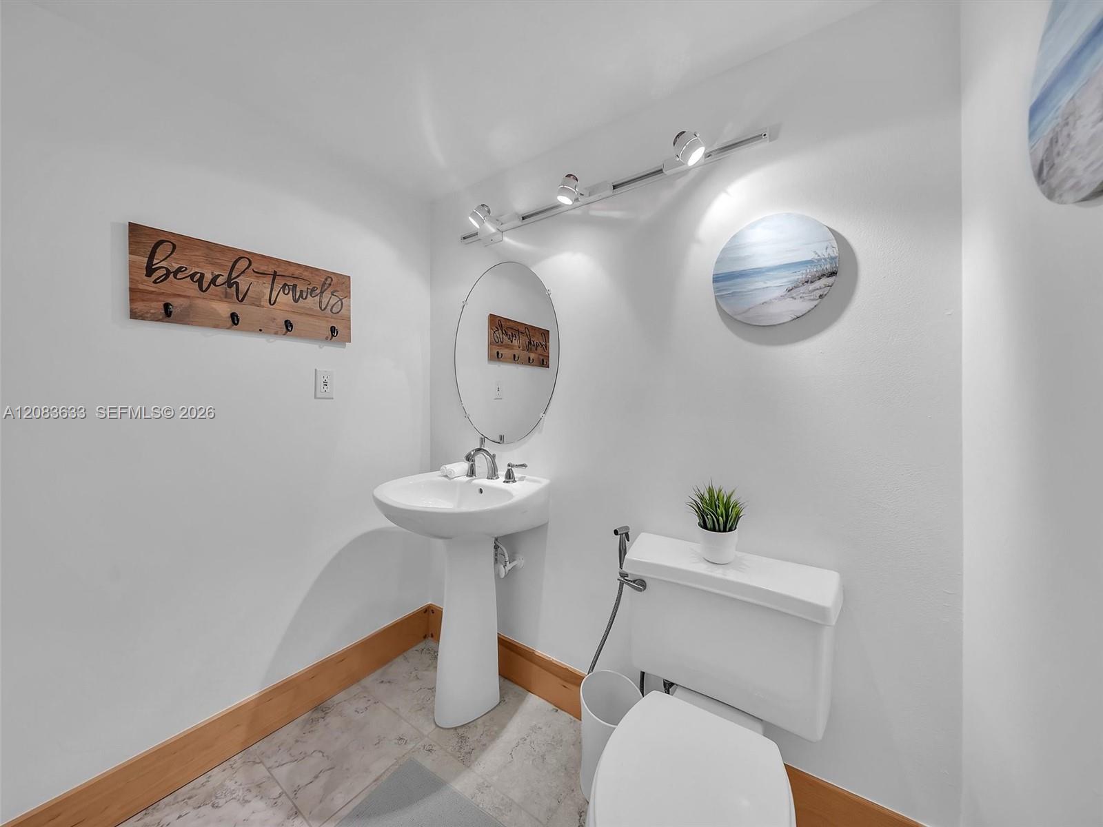 2625 Collins Ave # 910