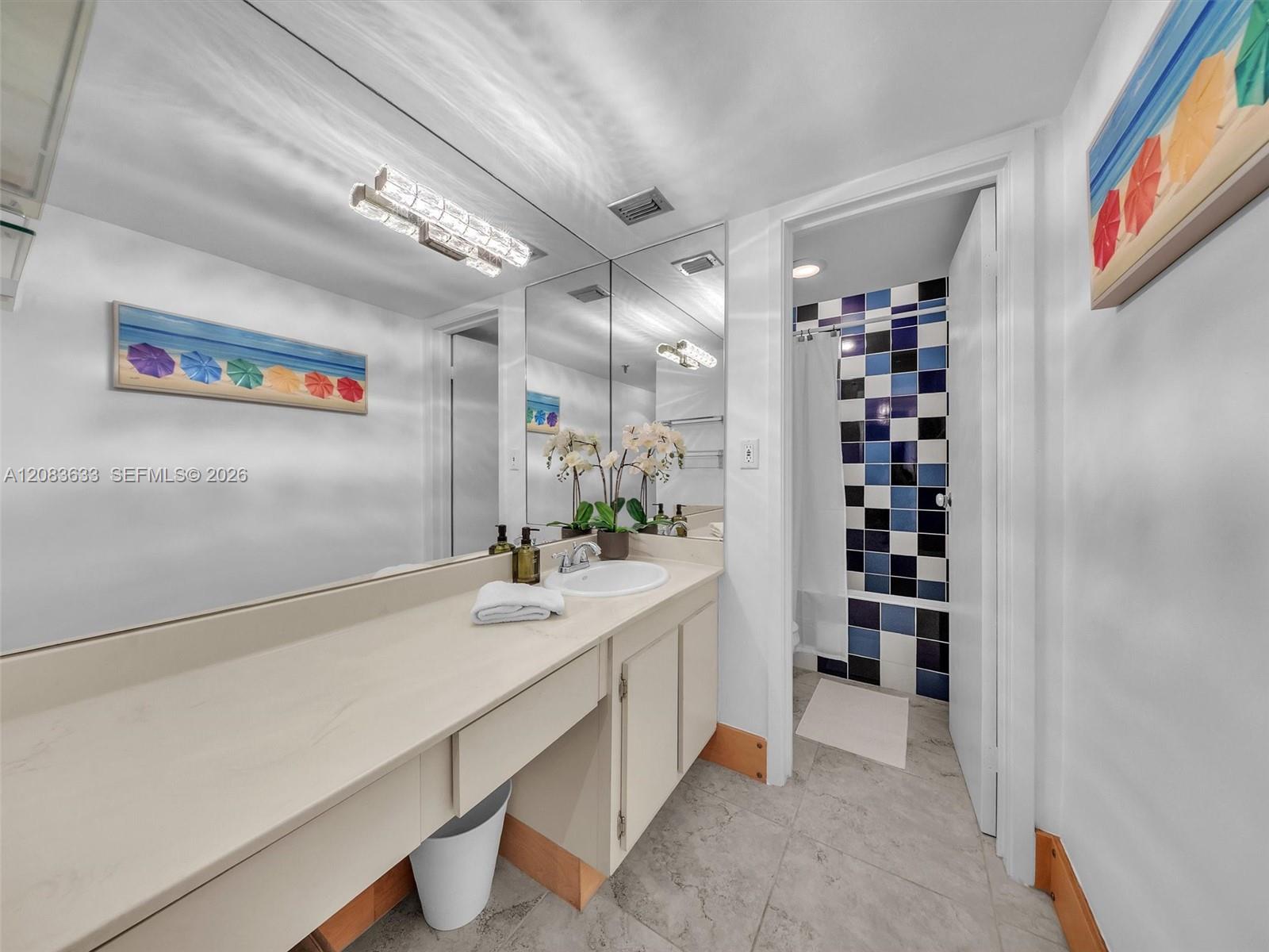 2625 Collins Ave # 910