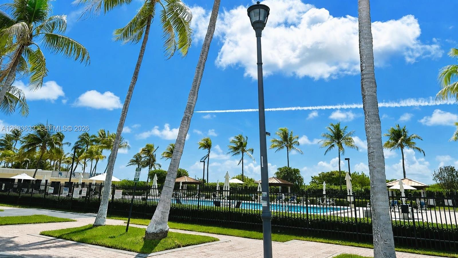 2625 Collins Ave # 910