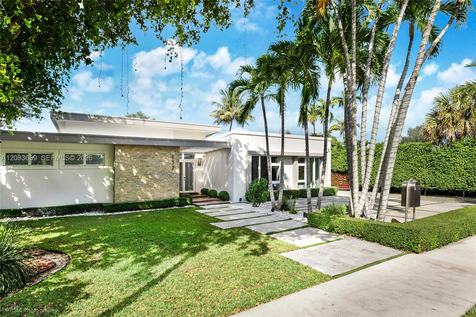 137 W Shore Dr W