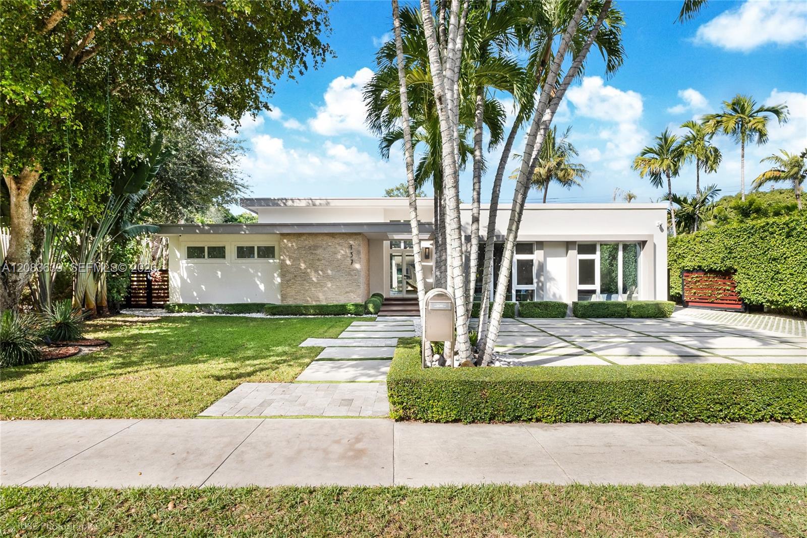 137 W Shore Dr W