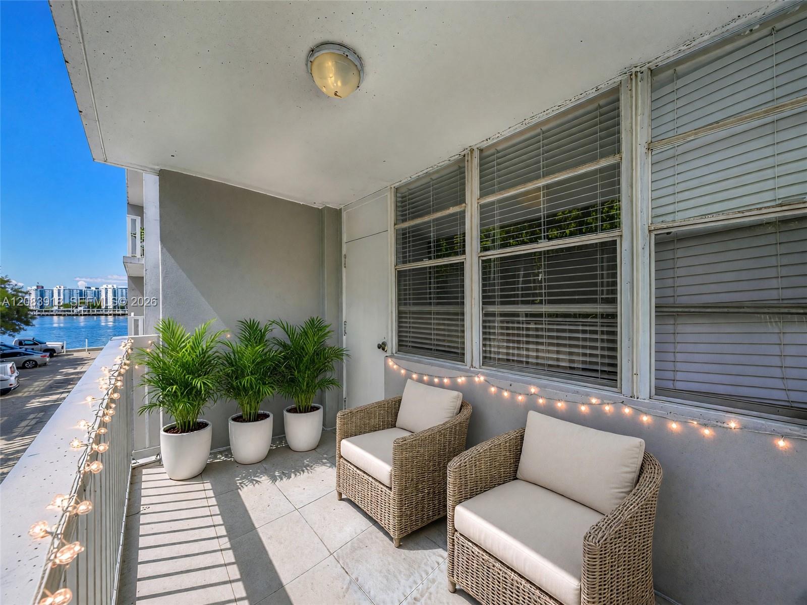 2016 Bay Dr # 203