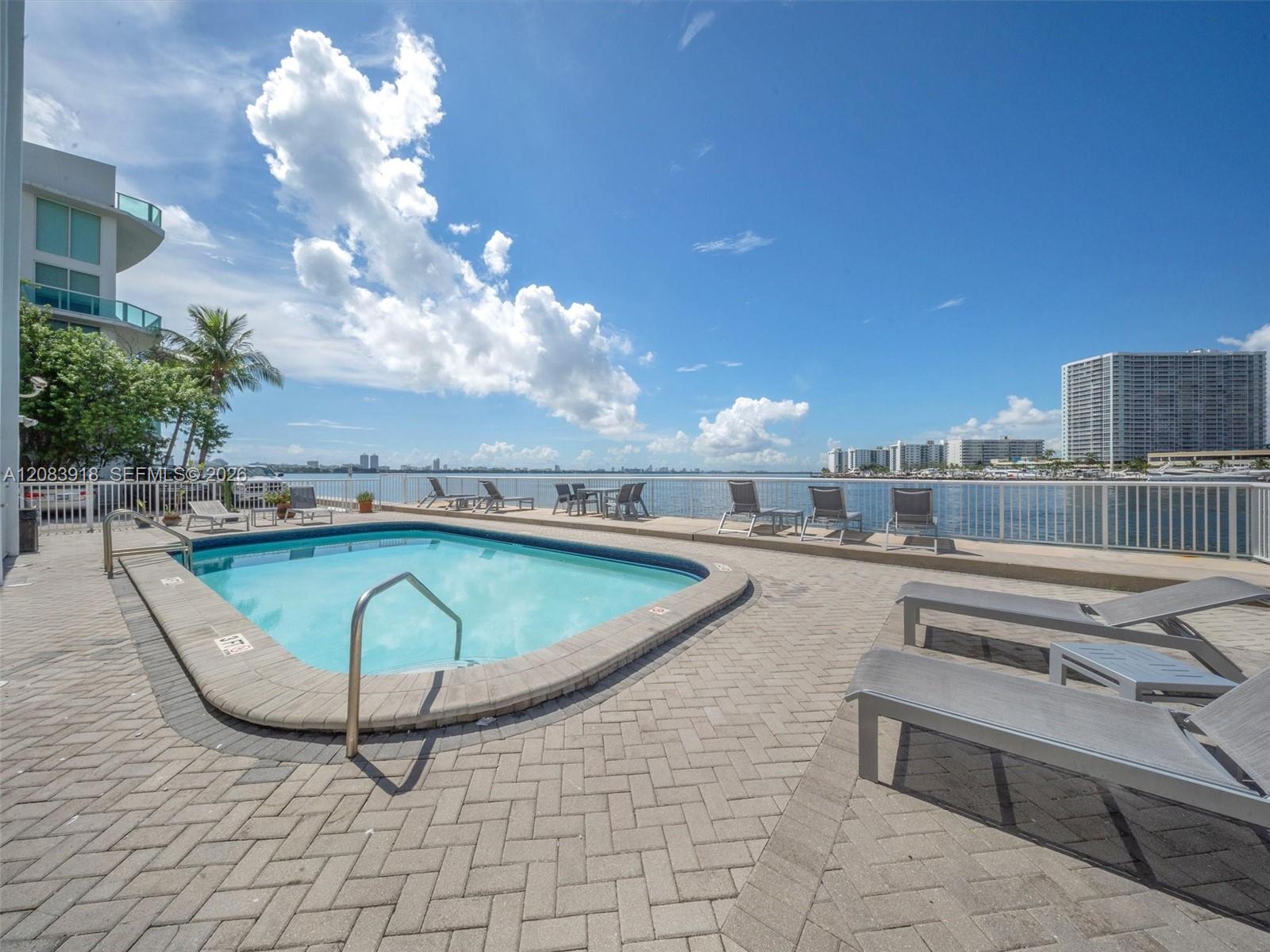 2016 Bay Dr # 203