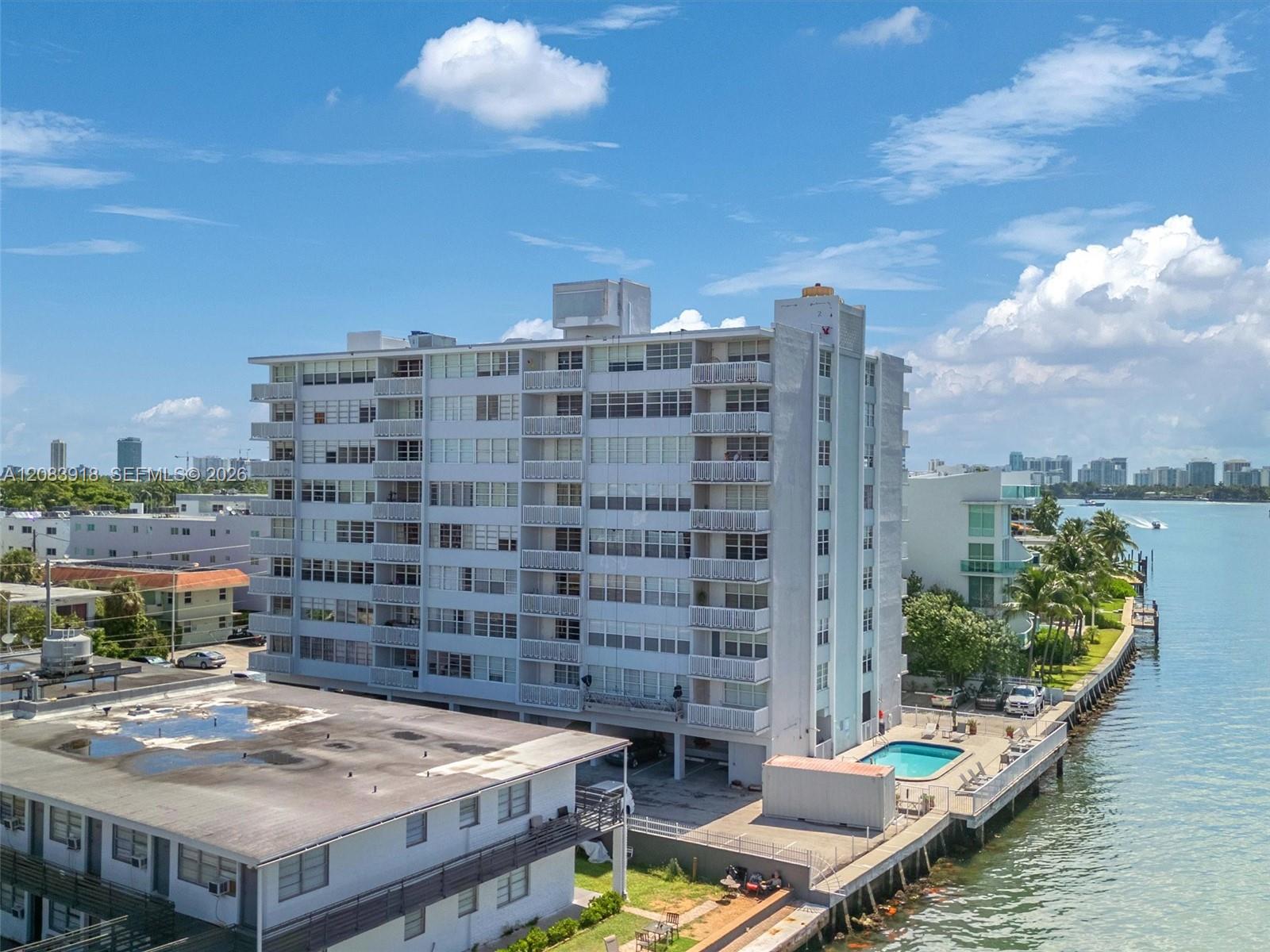 2016 Bay Dr # 203