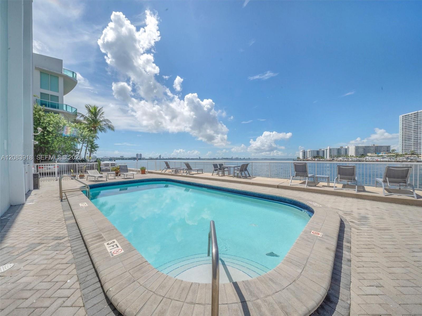 2016 Bay Dr # 203