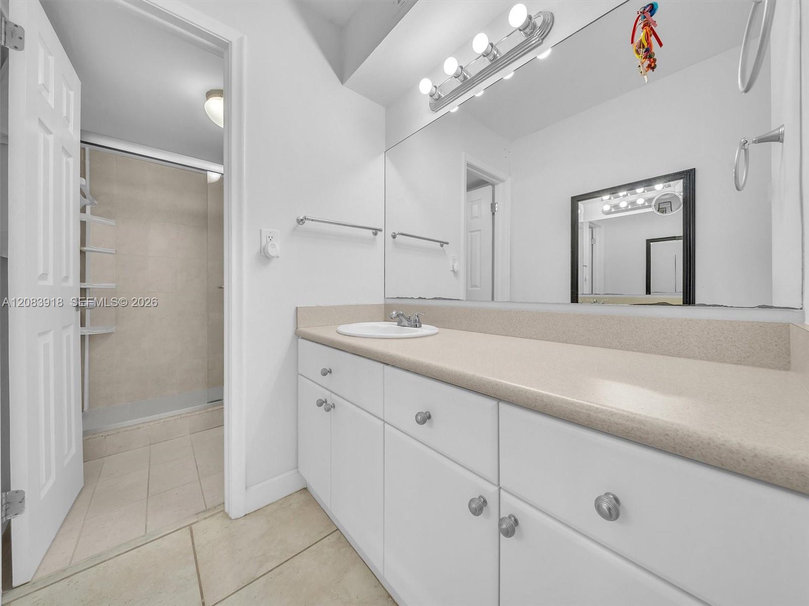 2016 Bay Dr # 203