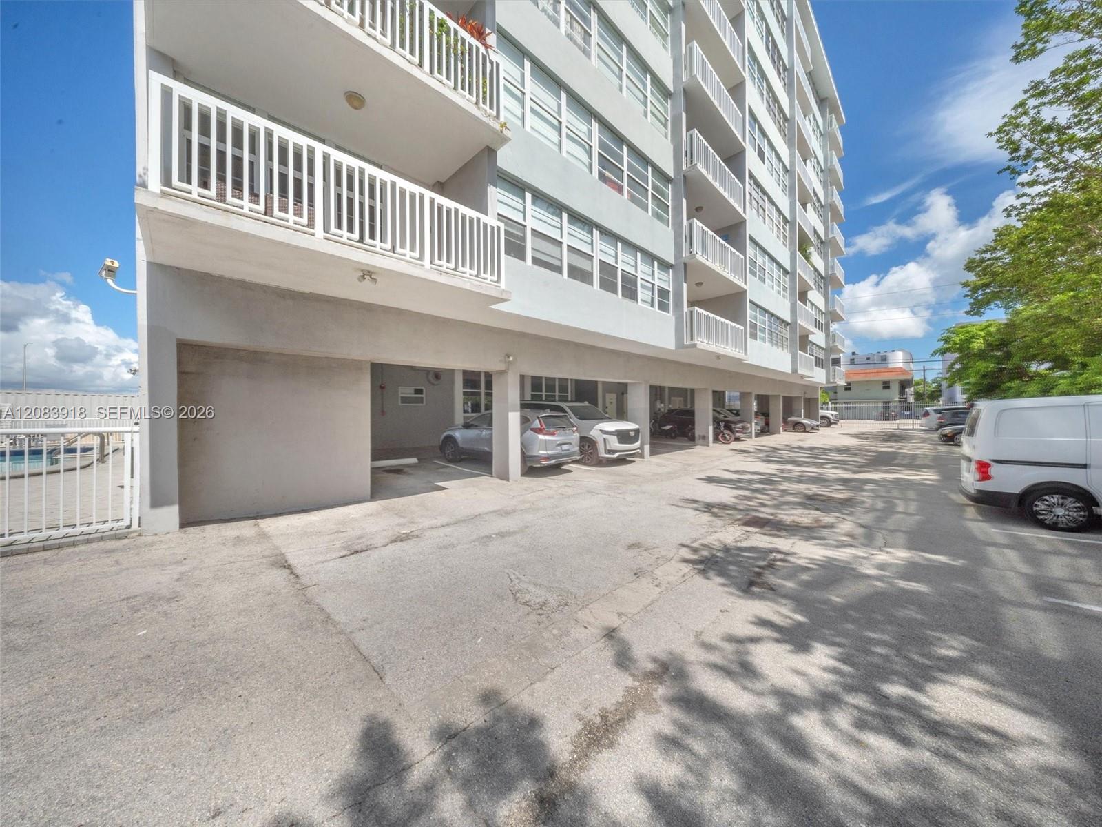 2016 Bay Dr # 203