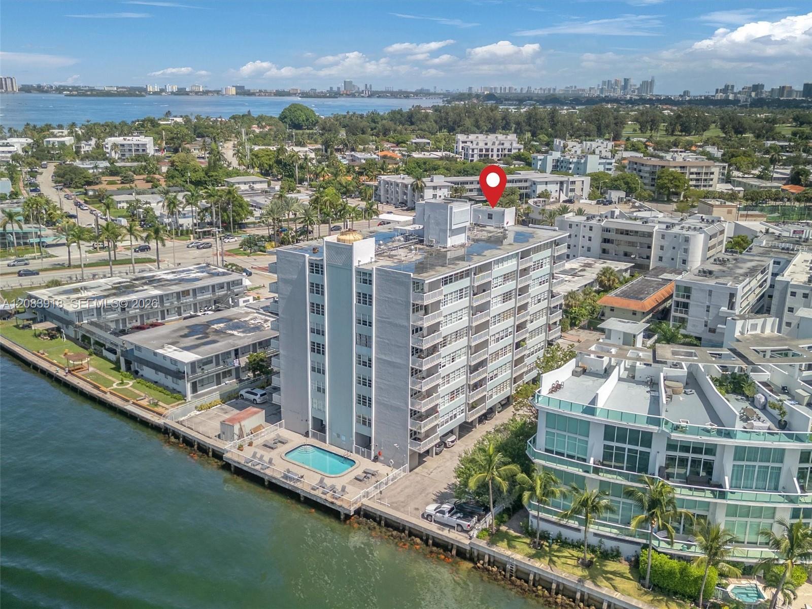2016 Bay Dr # 203