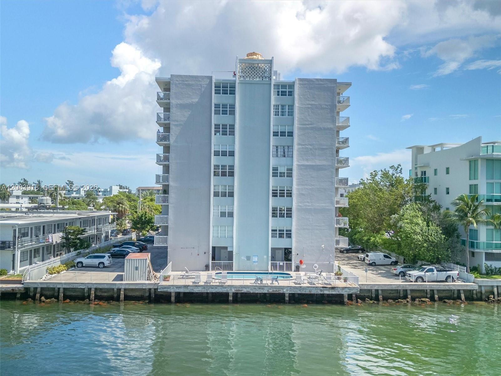 2016 Bay Dr # 203