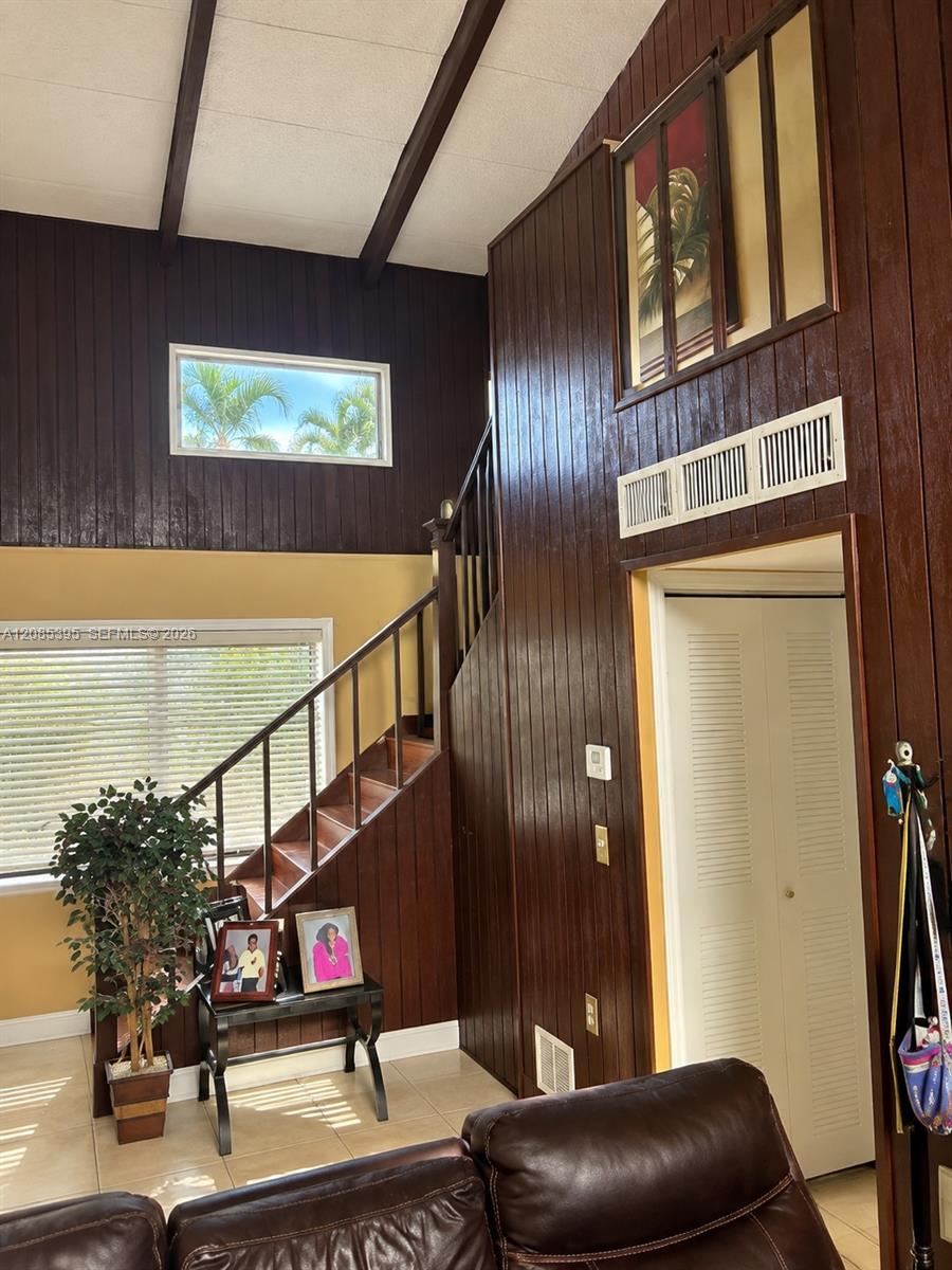 4420 NW 37th St