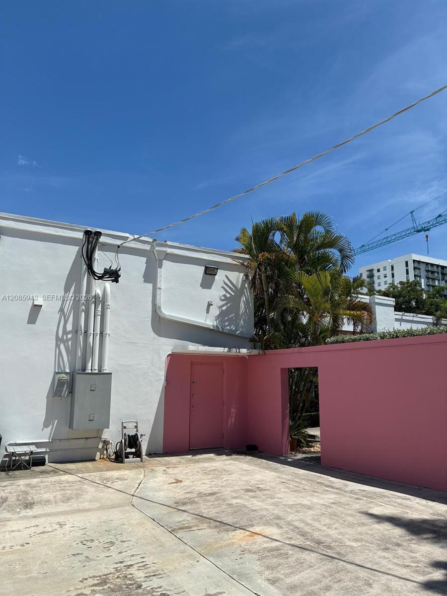 105, 111, 119 NE 21 Street