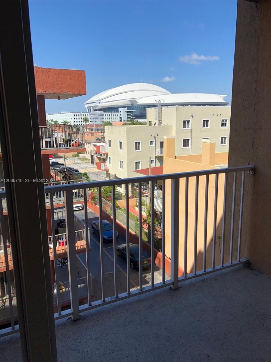218 NW 12 AV # 506
