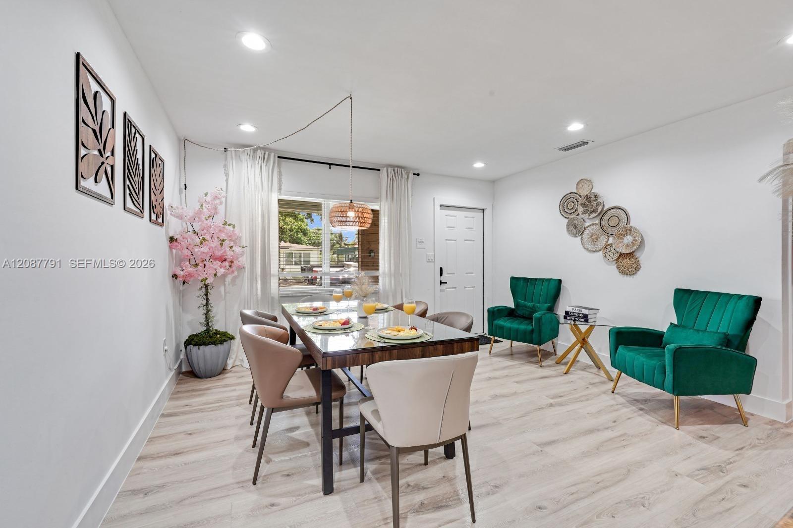 2852 Washington St Unit: .