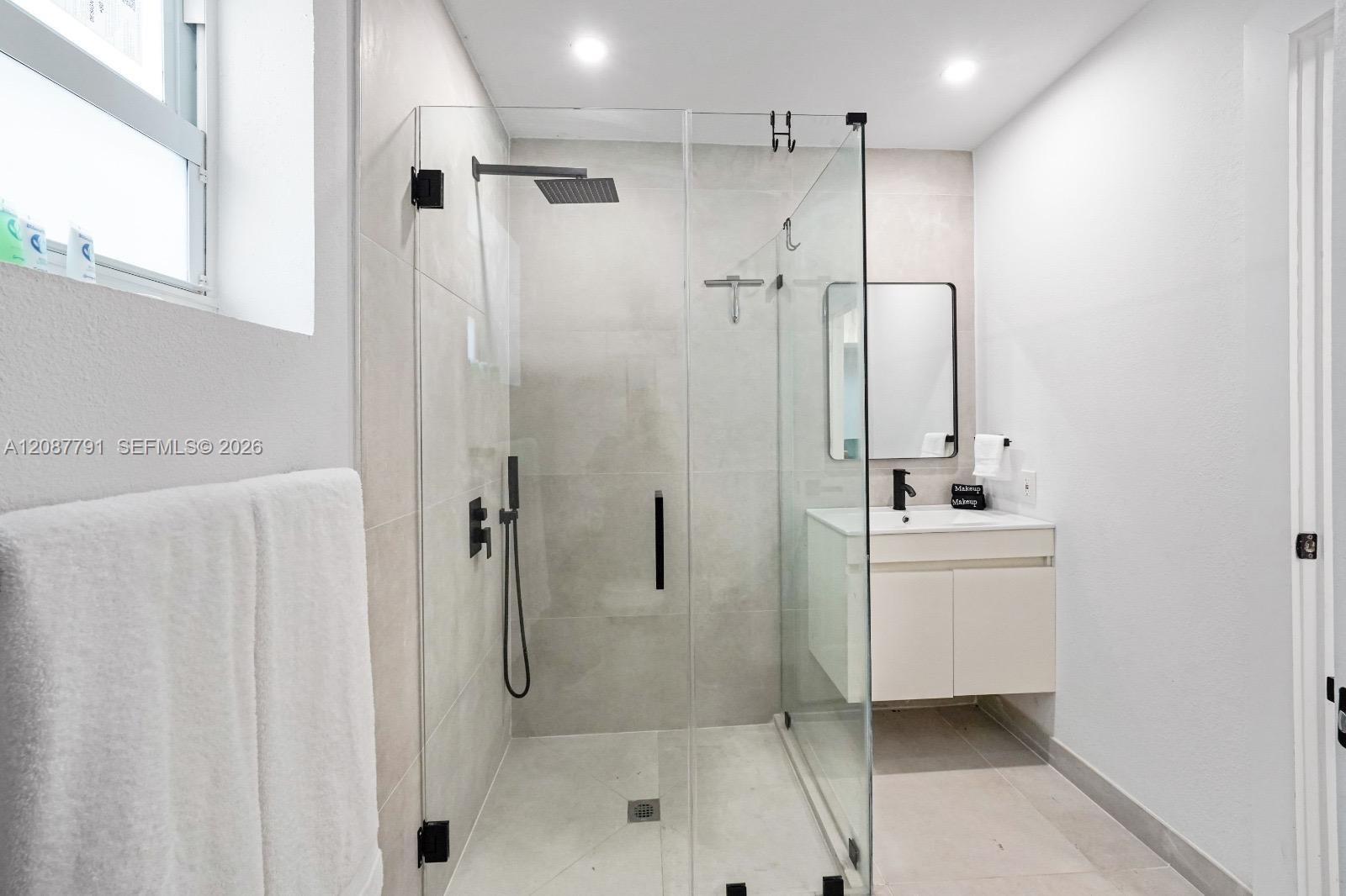 2852 Washington St Unit: .