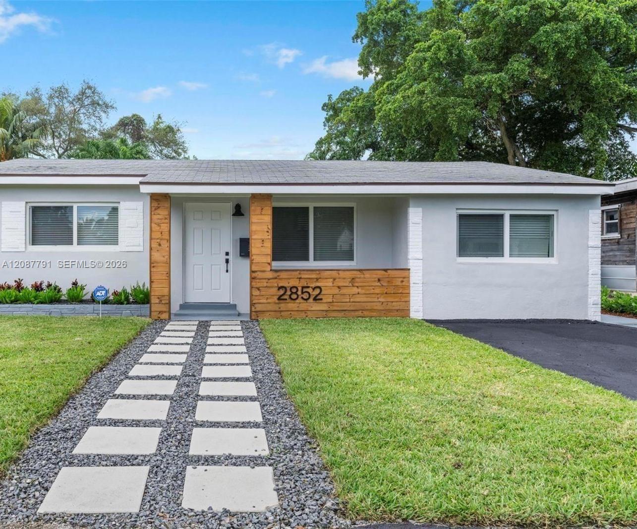 2852 Washington St Unit: .