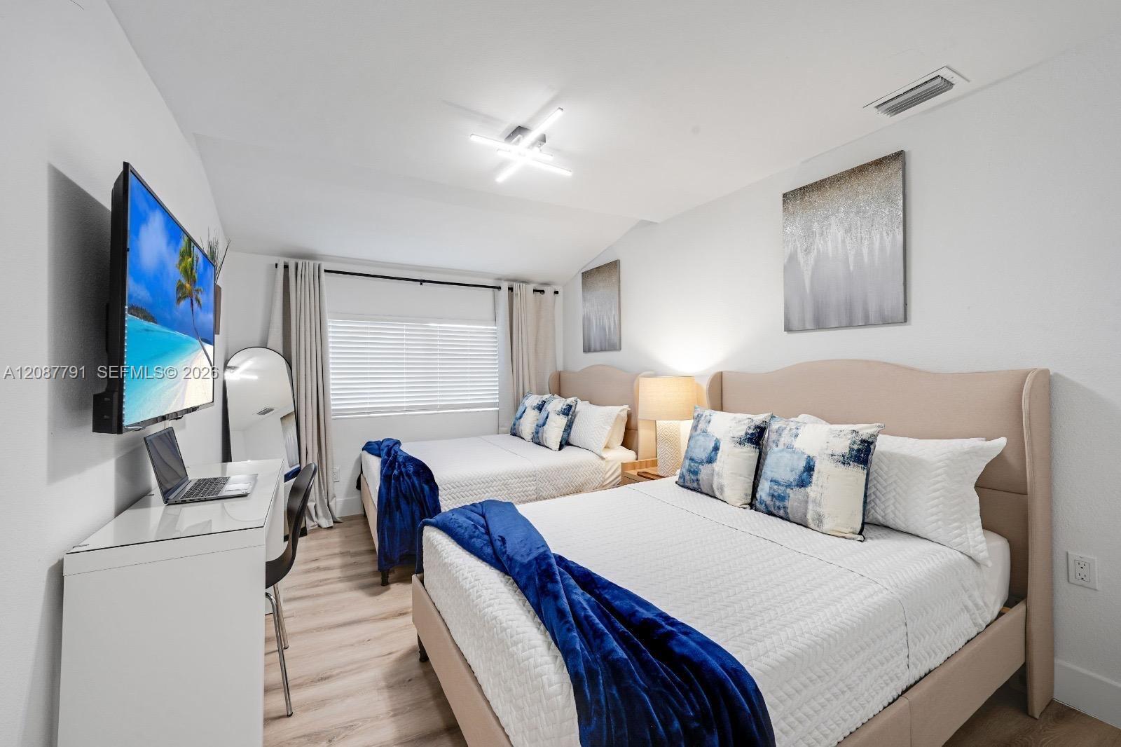 2852 Washington St Unit: .