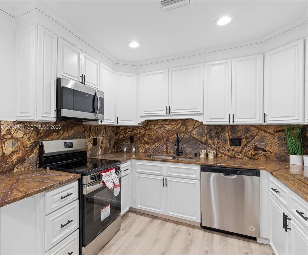 2852 Washington St Unit: .