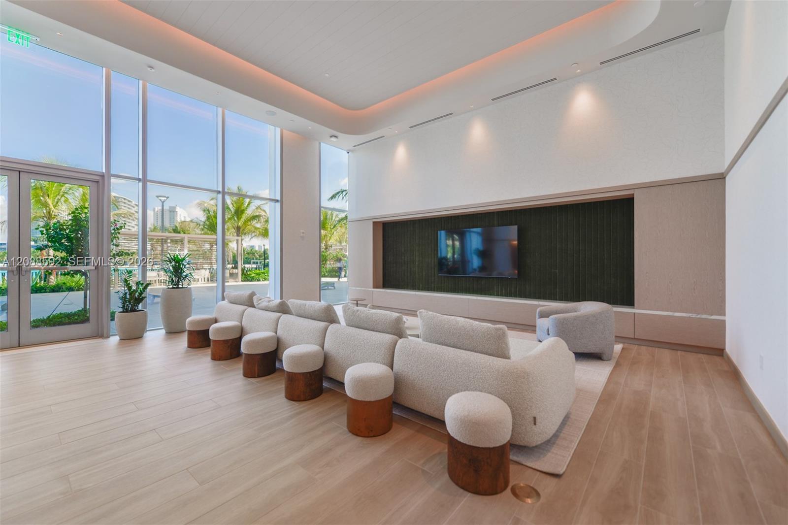 2411 Laguna Cir. # 807