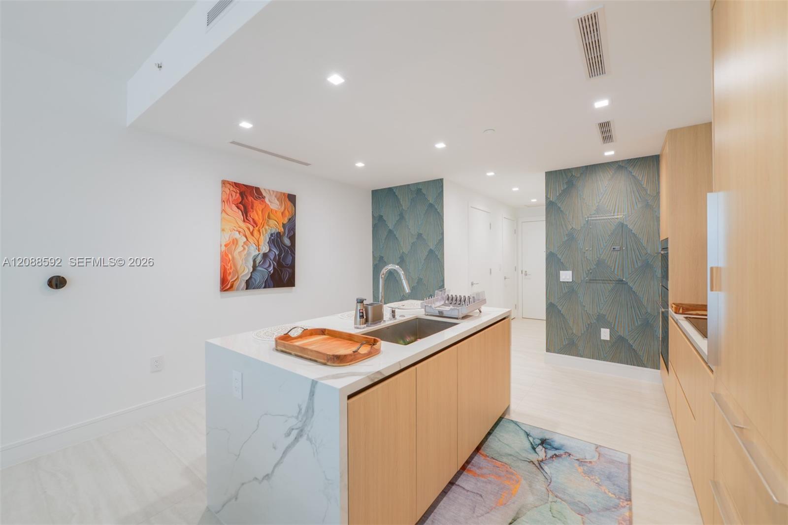2411 Laguna Cir. # 807