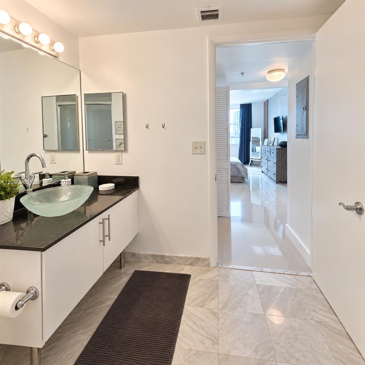 31 SE 5 ST # 1203