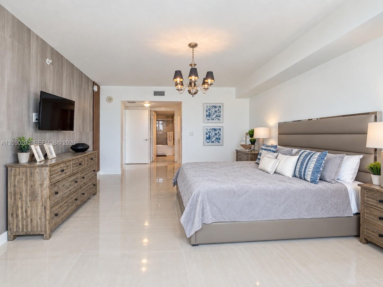 31 SE 5 ST # 1203