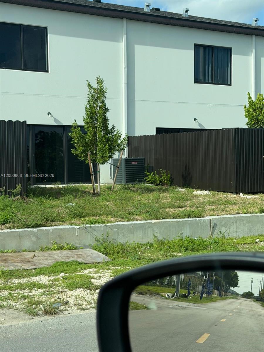 1305 NW 4th Ter