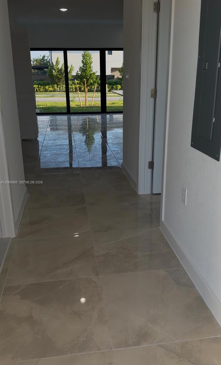 1305 NW 4th Ter