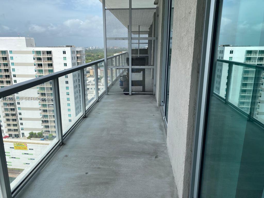 79 SW 12th St Unit: 2403-S