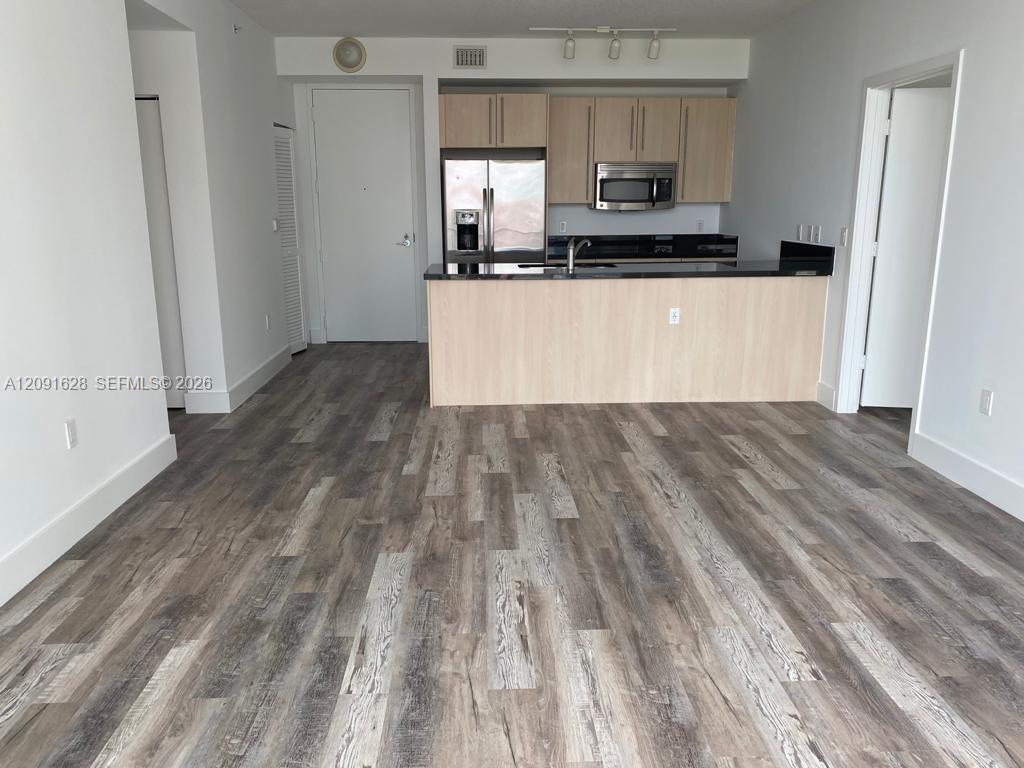79 SW 12th St Unit: 2403-S