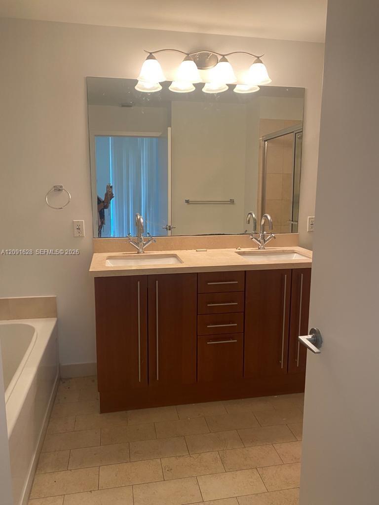 79 SW 12th St Unit: 2403-S
