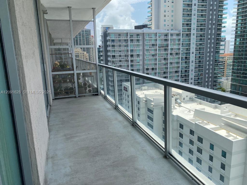 79 SW 12th St Unit: 2403-S
