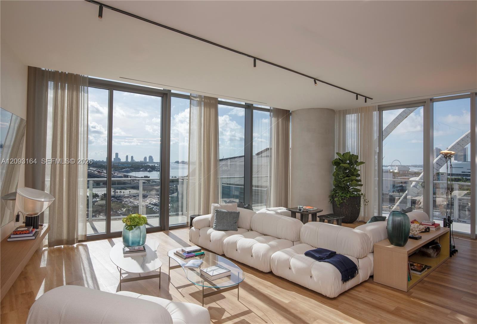 1400 Biscayne Boulevard # 5302 Unit: PH-5302