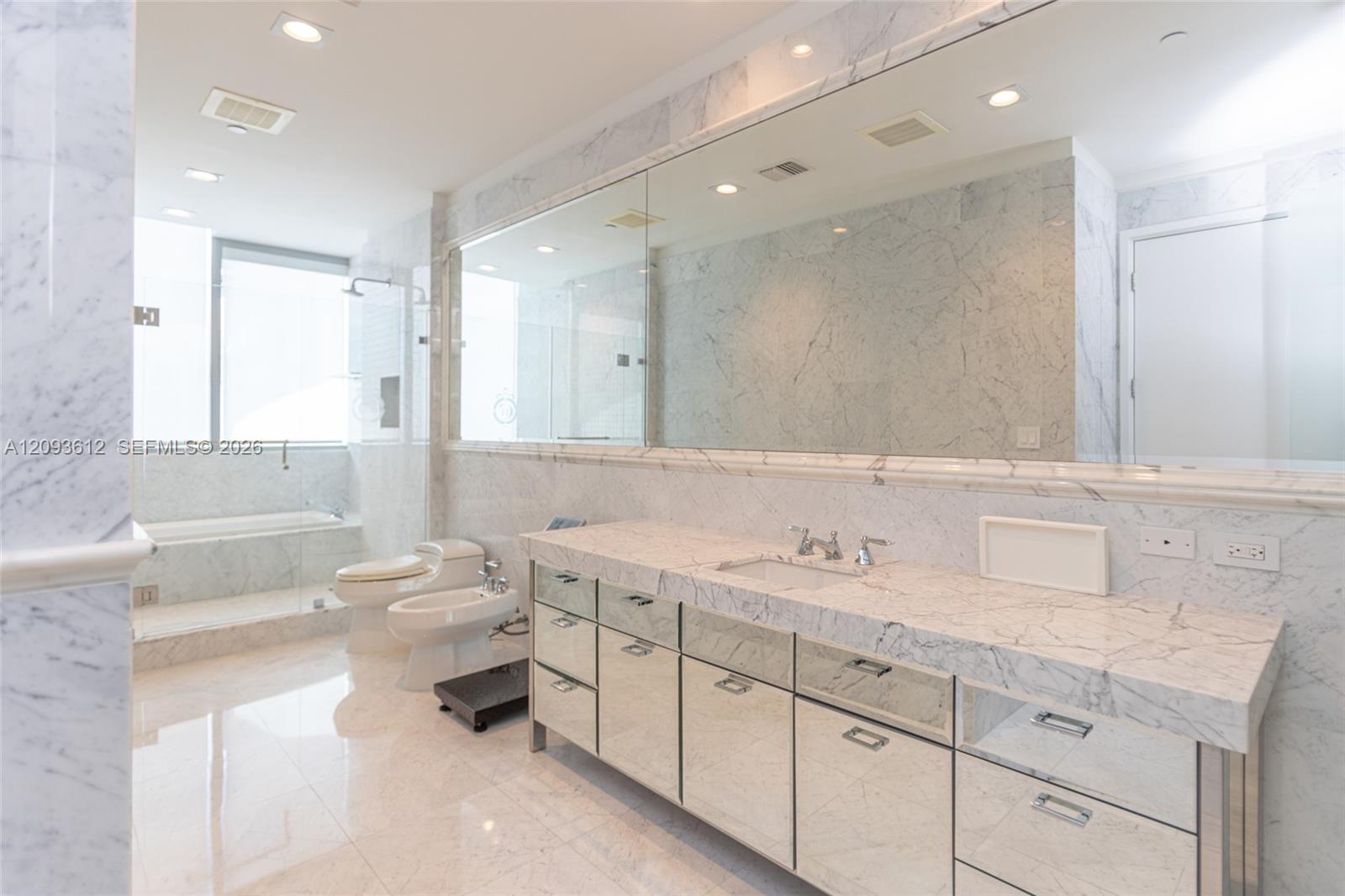 17475 Collins Ave # 1802