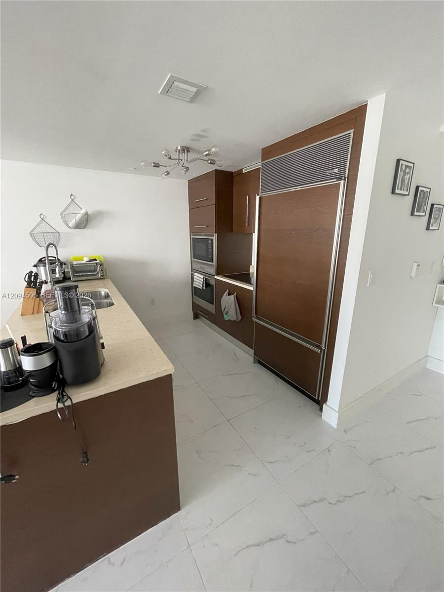 475 Brickell Ave # 2114