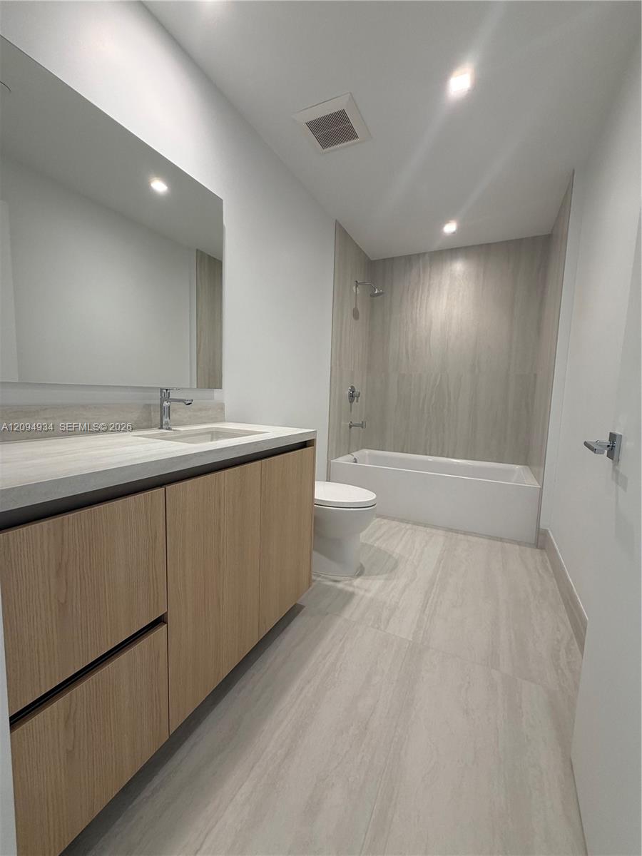 2411 Laguna Cir # 2408