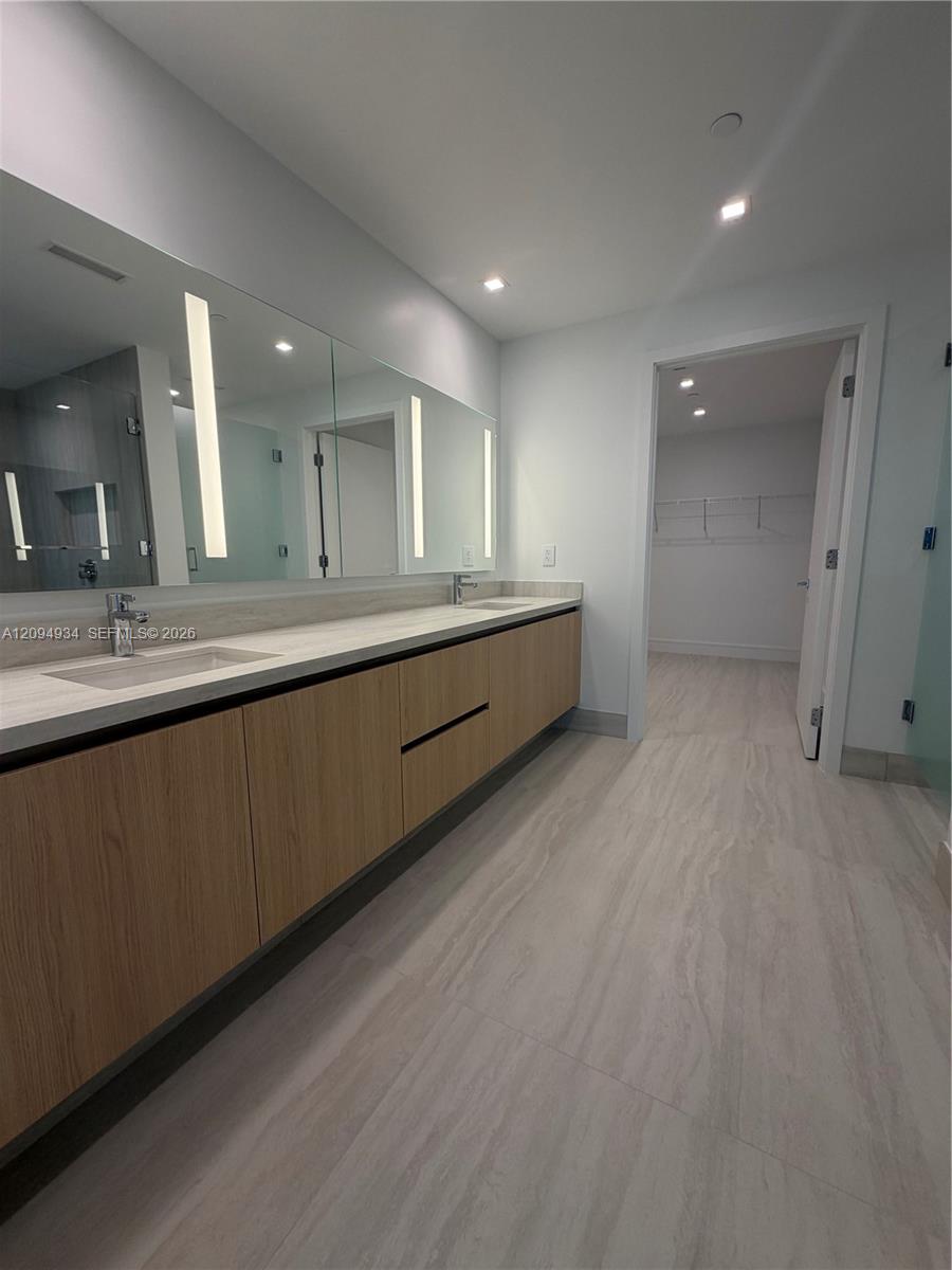 2411 Laguna Cir # 2408