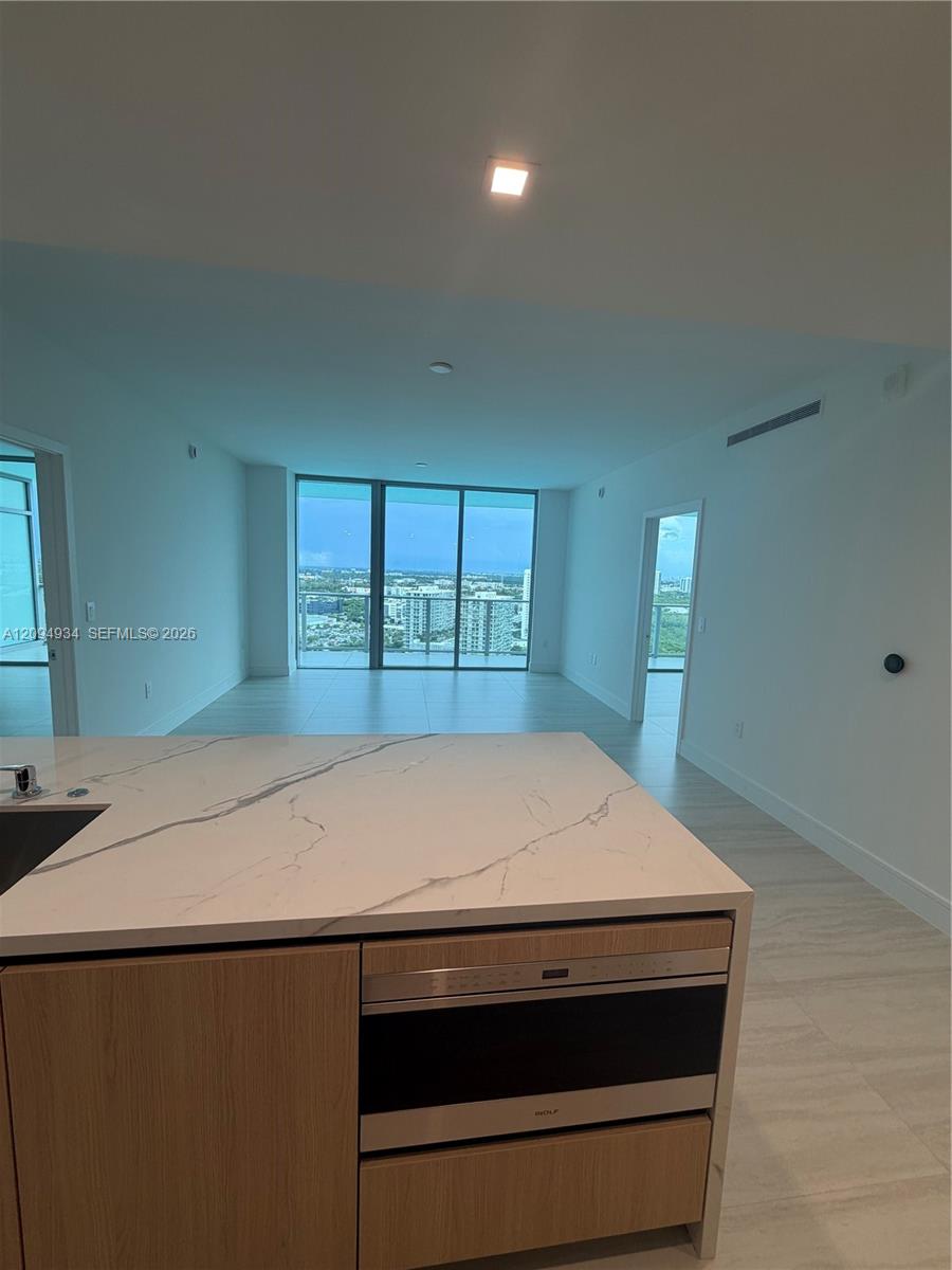 2411 Laguna Cir # 2408