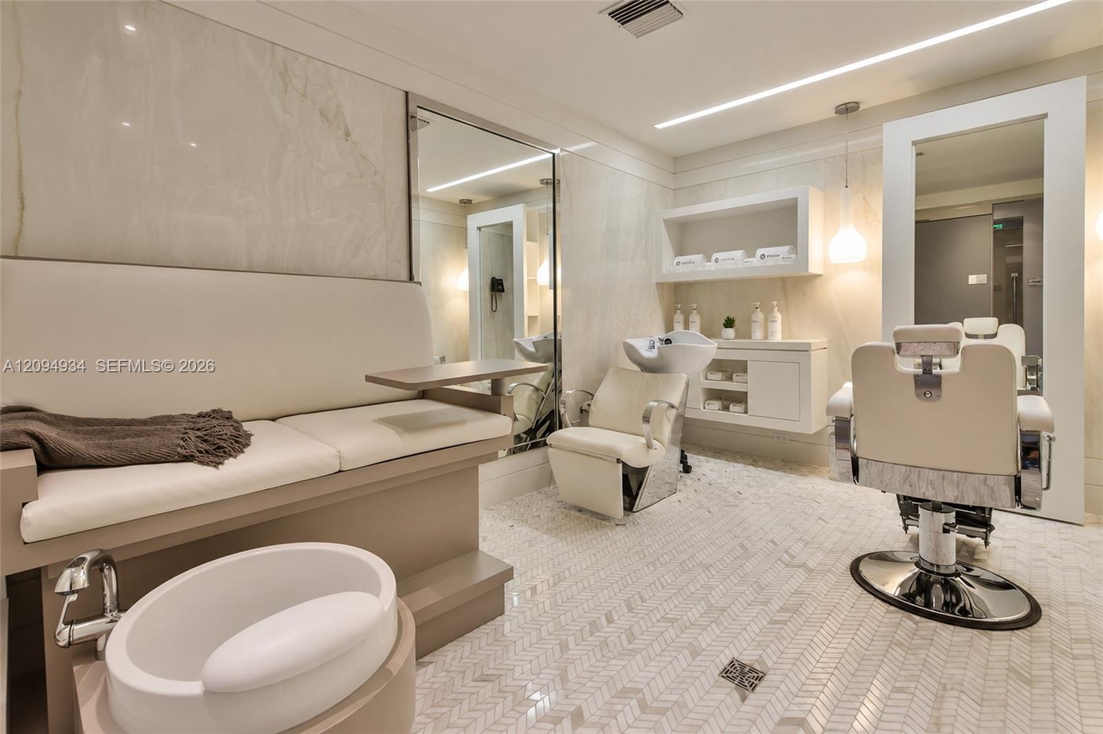 2411 Laguna Cir # 2408