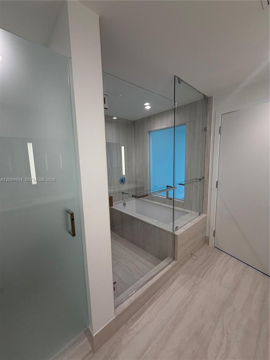 2411 Laguna Cir # 2408