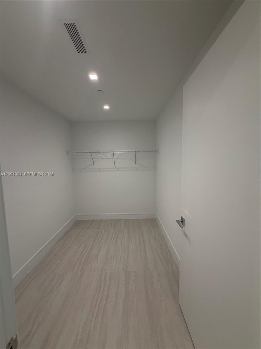 2411 Laguna Cir # 2408