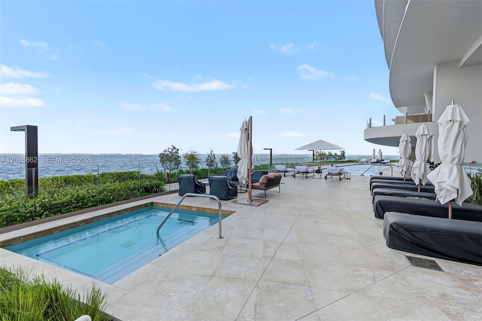5 Grove Isle Dr # 304 Unit: L-304
