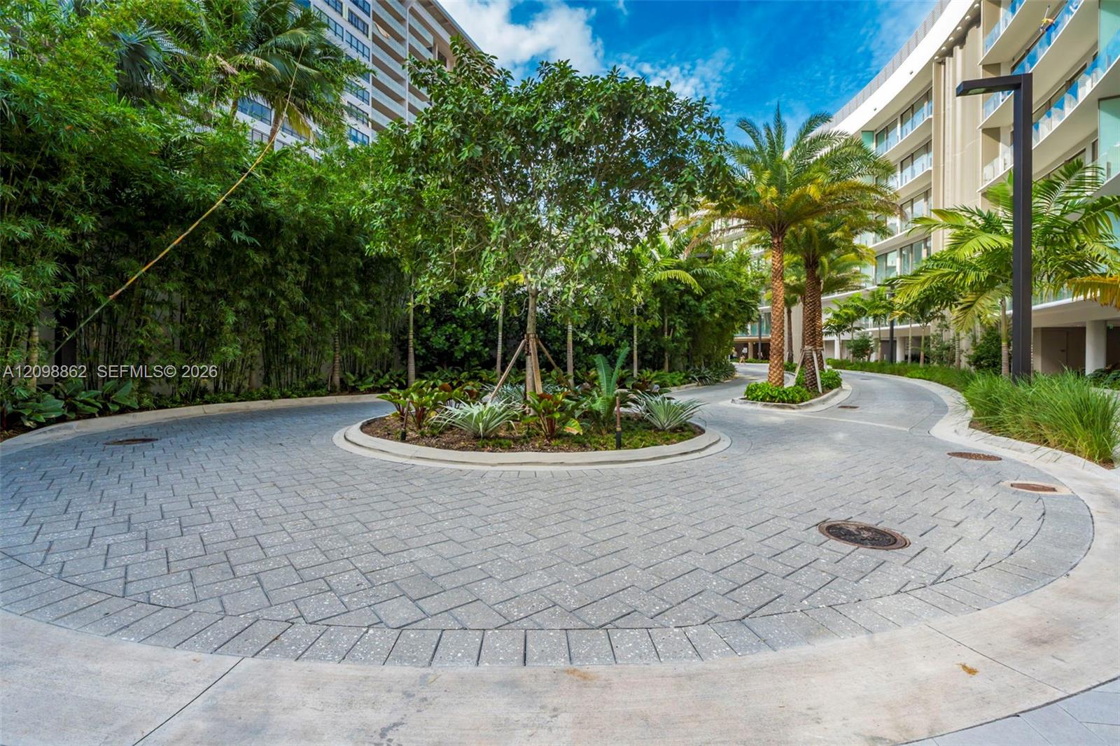 5 Grove Isle Dr # 304 Unit: L-304