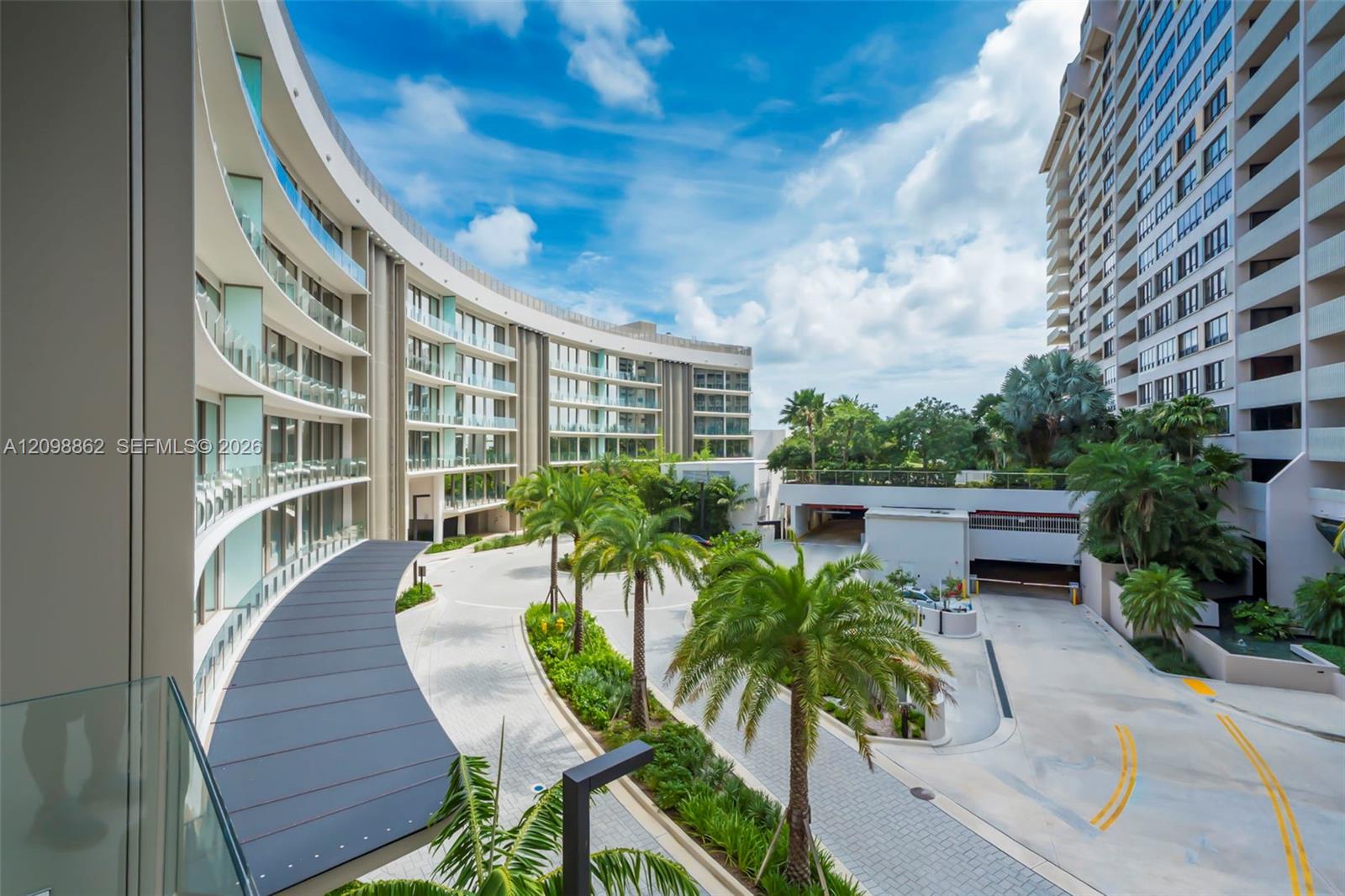 5 Grove Isle Dr # 304 Unit: L-304