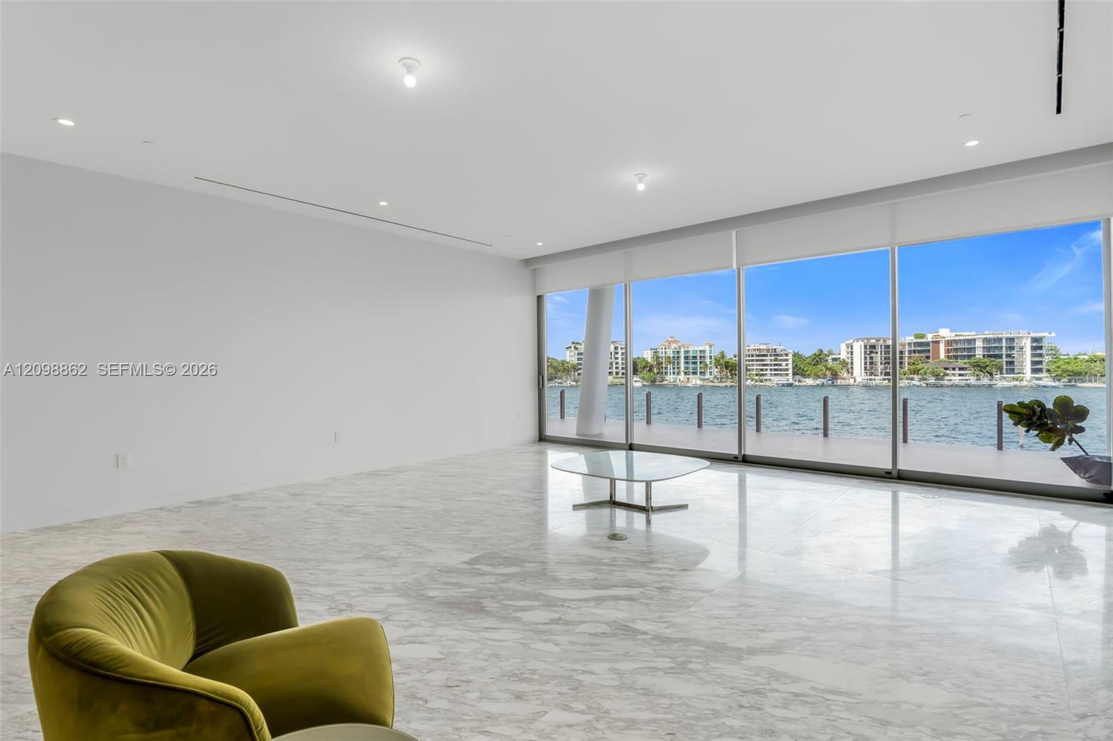 5 Grove Isle Dr # 304 Unit: L-304