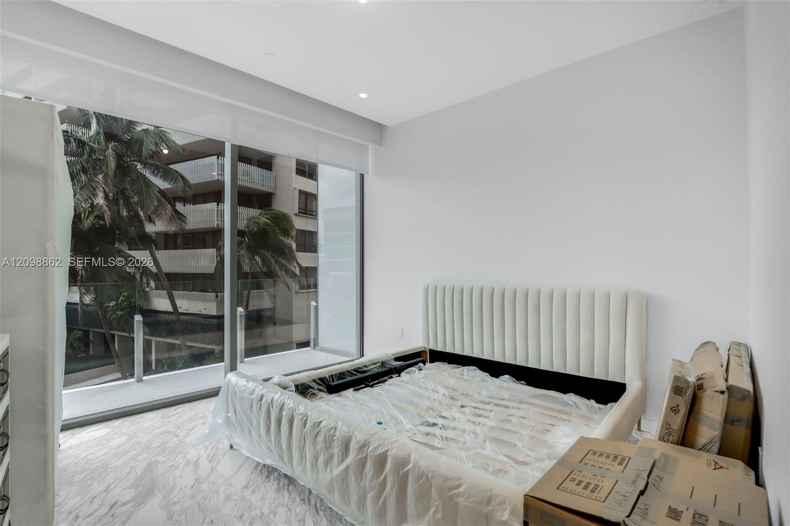 5 Grove Isle Dr # 304 Unit: L-304