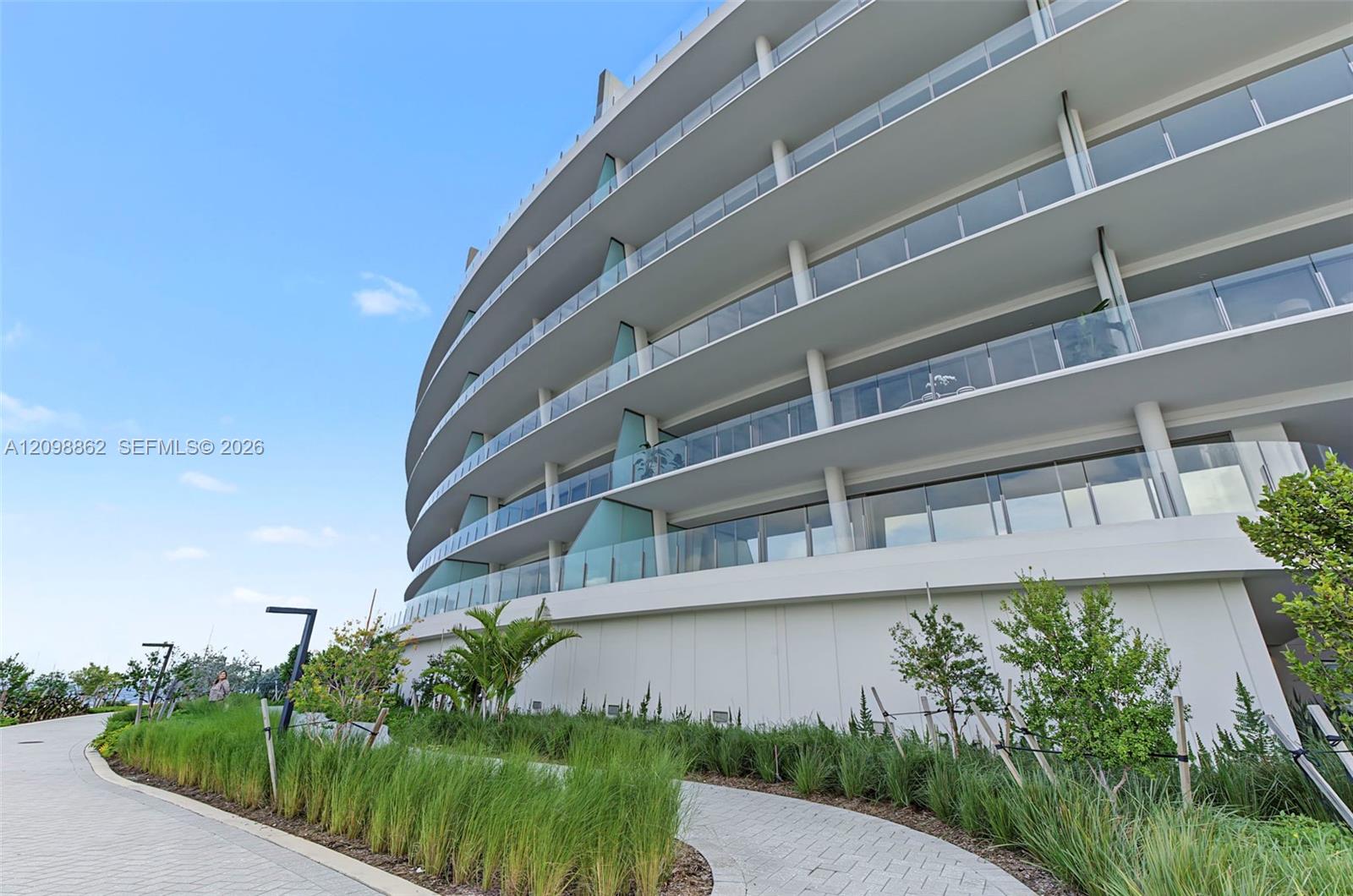 5 Grove Isle Dr # 304 Unit: L-304