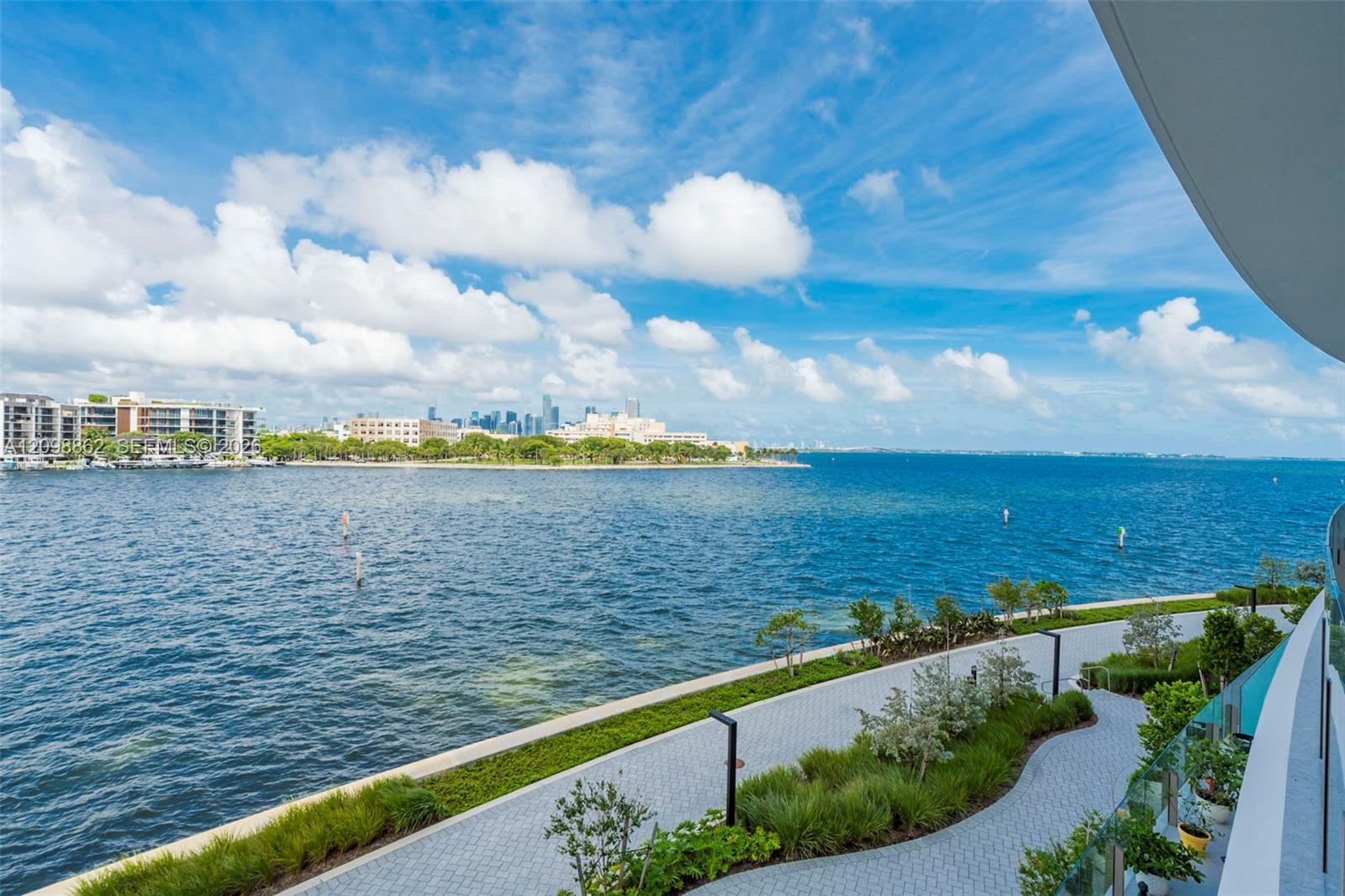 5 Grove Isle Dr # 304 Unit: L-304