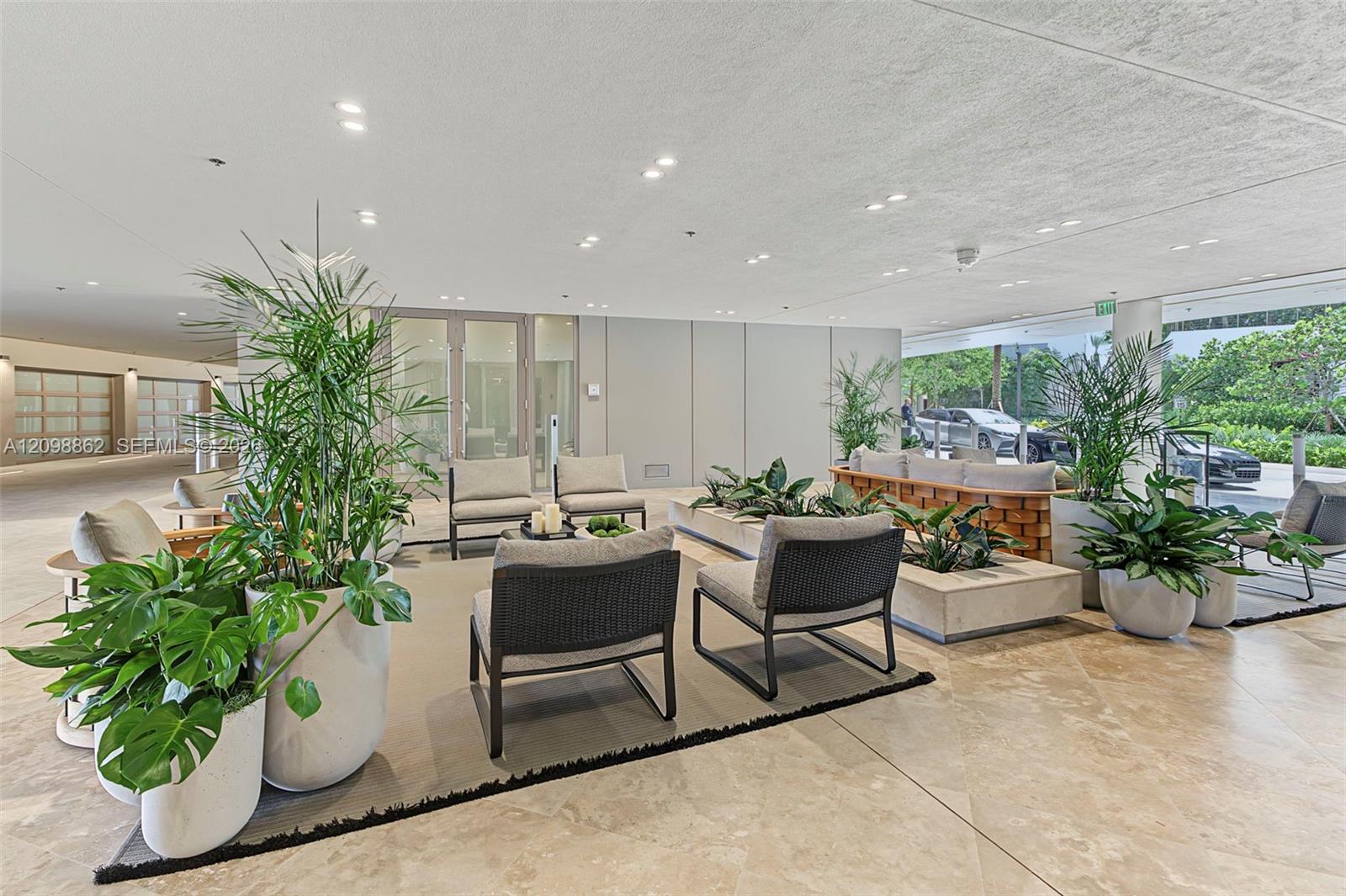 5 Grove Isle Dr # 304 Unit: L-304